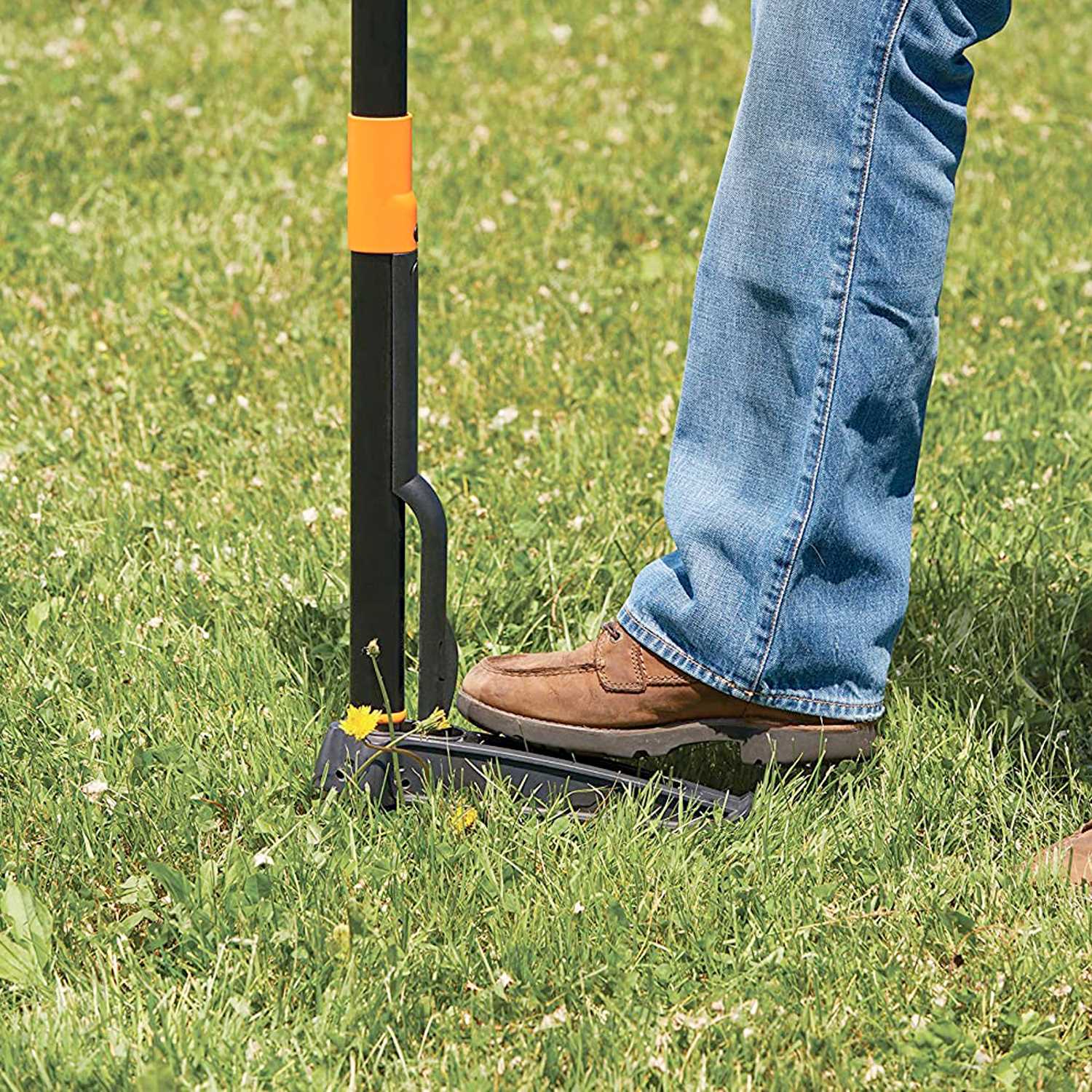 Fiskars 4-Claw Stand Up Weeder With Easy Eject in Ground - Good Fathers Day Gifts For Dad